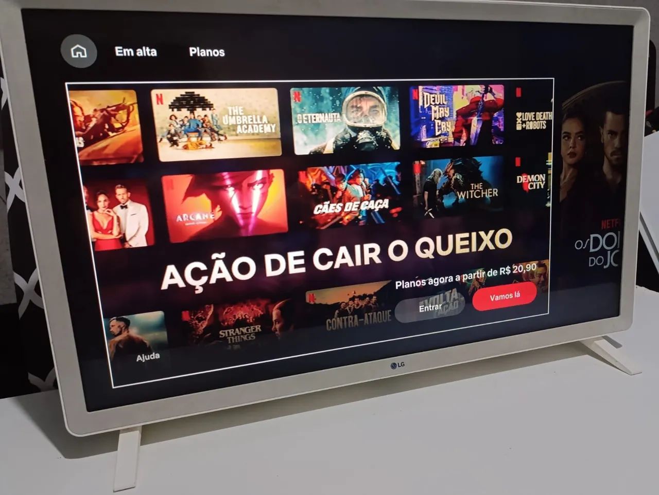 Tv smart 32 4k funcionando perfeitamente pé e controle - Foto 3
