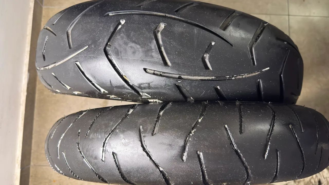 Vendo par Pneus moto meia vida 120/70R19 e 170/60R17