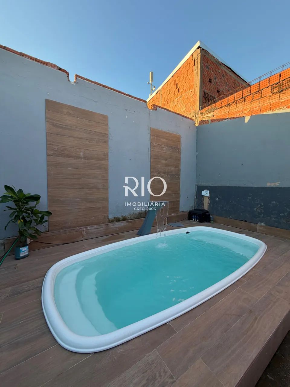 Casa á Venda com 2 quartos, piscina , placa solar e garagem. - Foto 3