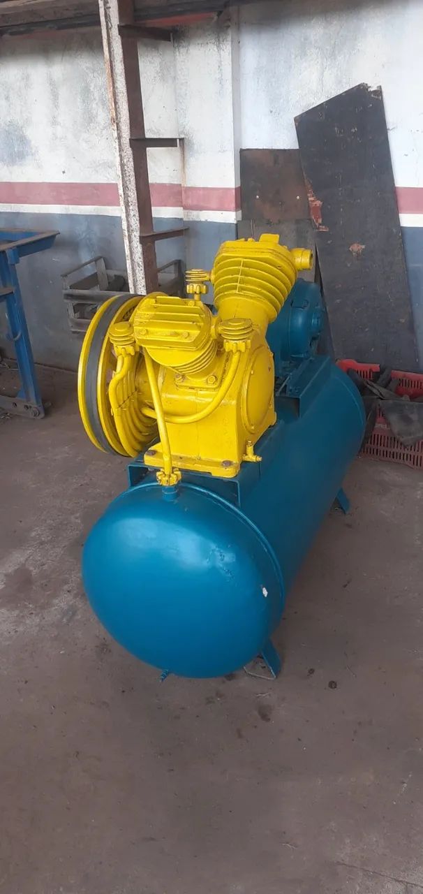 Compressor sem marca, 2 cabeçotes, usado, tudo funcionando