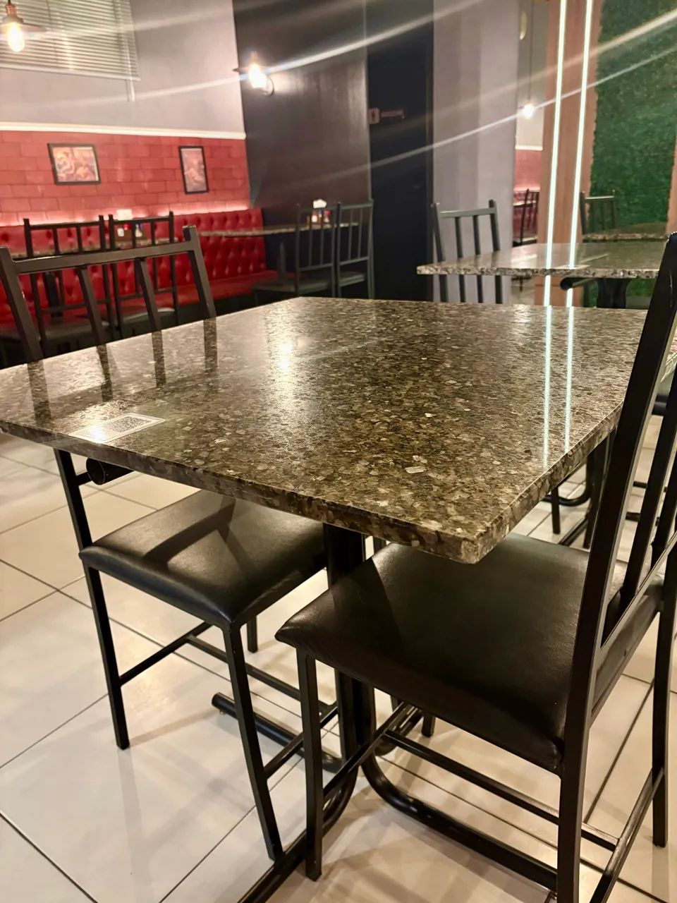 Vendo mesas de mármore e cadeiras avulsas  - Foto 2