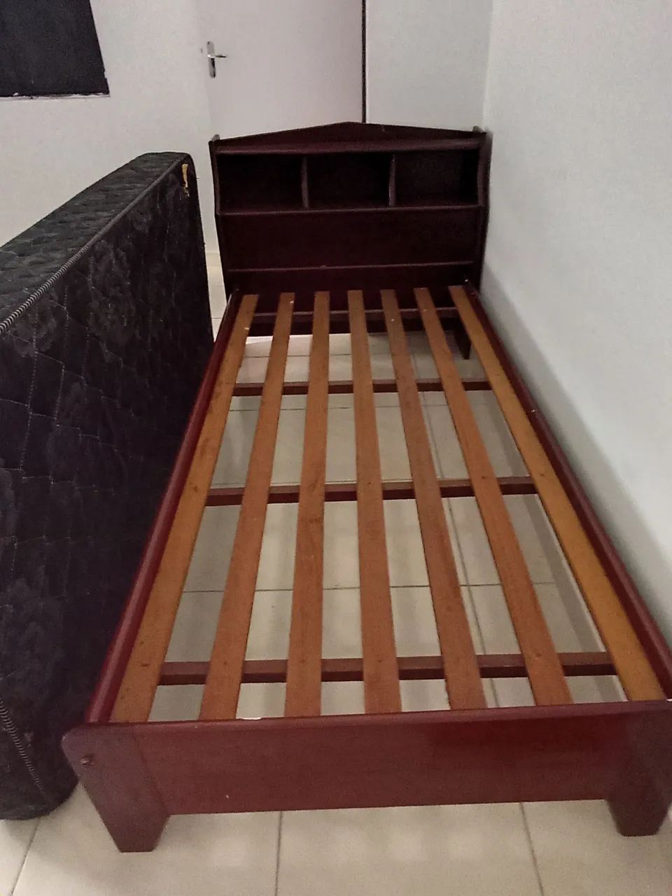 Cama de solteiro em madeira e colchão  - Foto 2