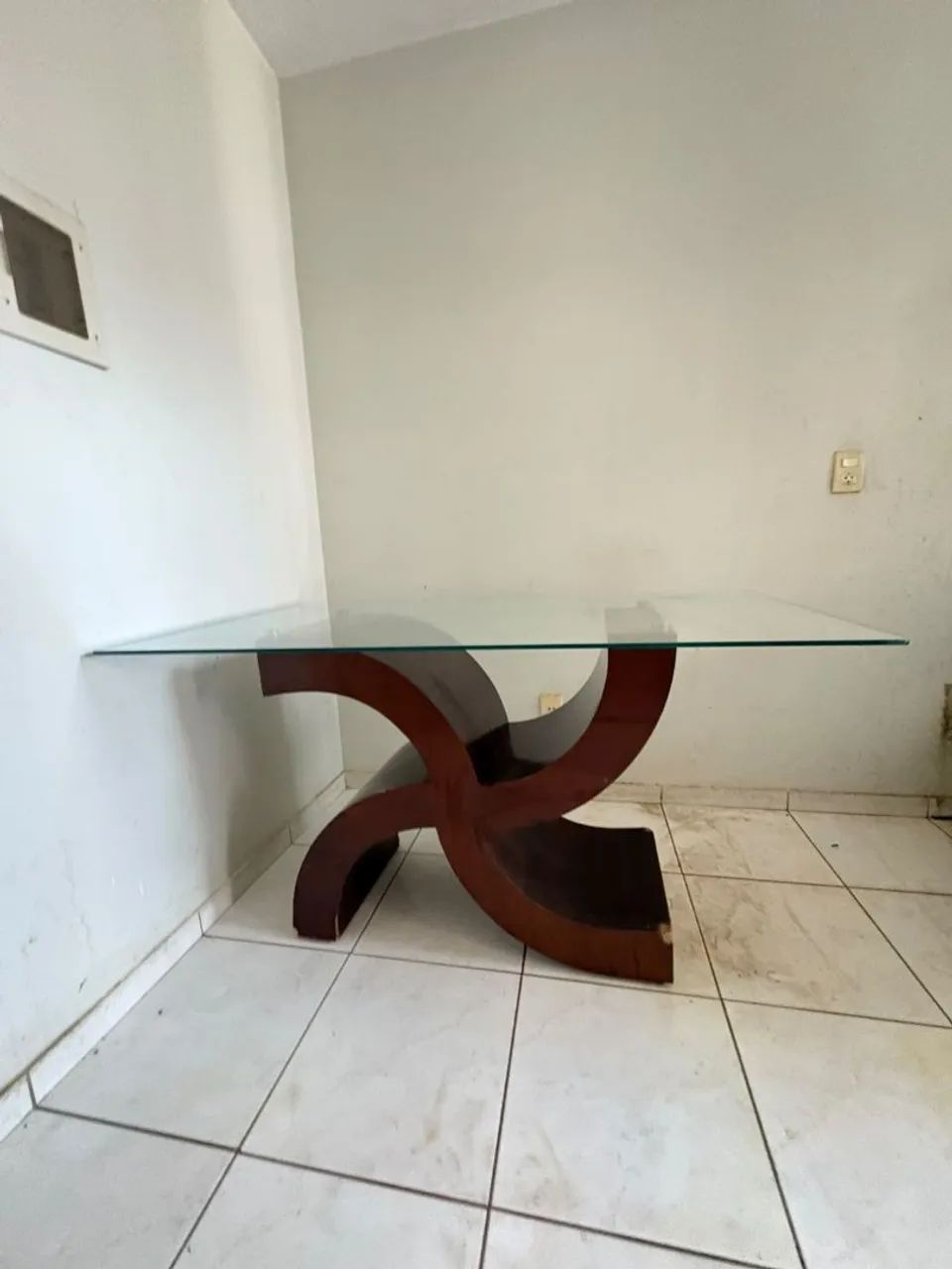 Mesa sem cadeiras 