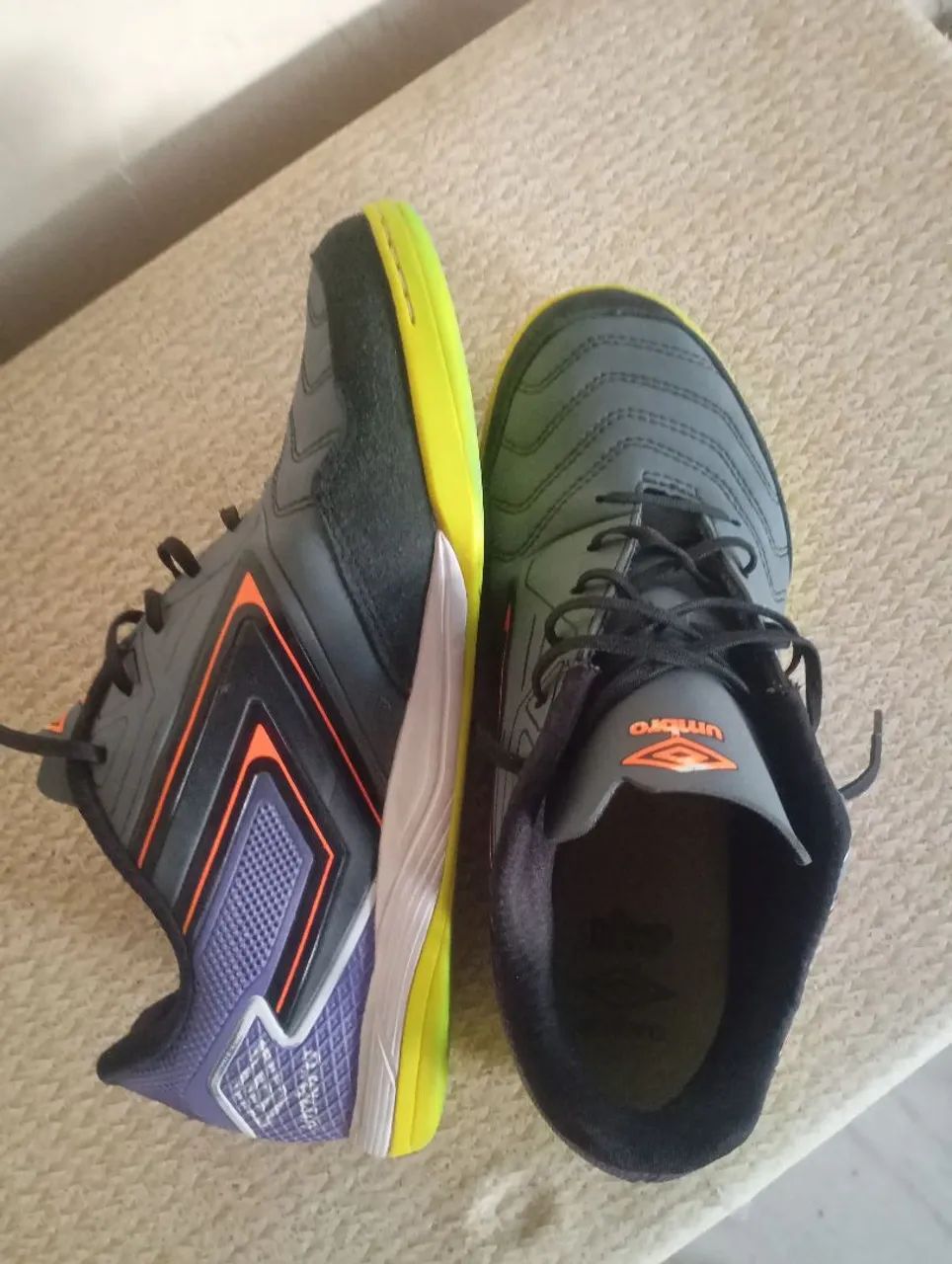 UMBRO PRO 5 CLUB semi-nova 2 meses de uso, tamanho 41 - Foto 3
