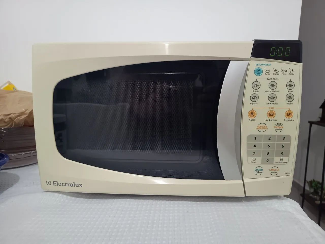 Microondas Eletrolux 18L 127V