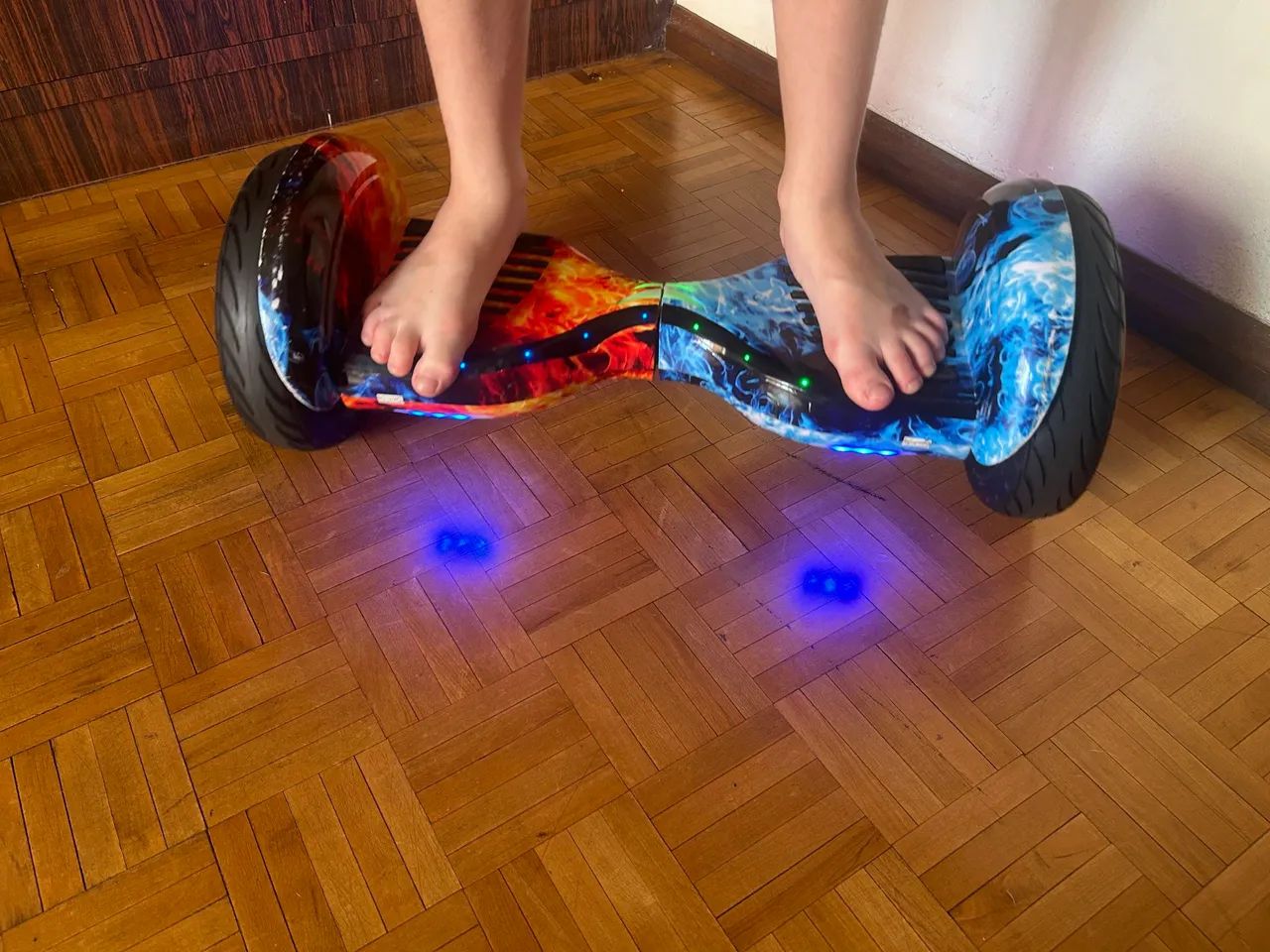 Hoverboard Brinovar fire/ice 10 Polegadas em ótimo estado - Foto 3