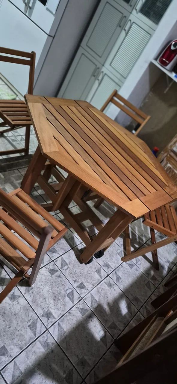 Mesa sextavada madeira maciça e 4 cadeiras - Foto 4