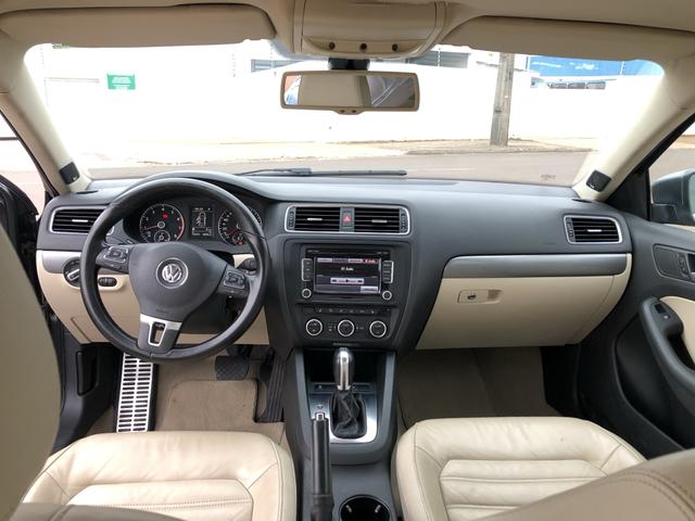 Abaixo da fipe veiculo de repasse jetta 2.0 TSI 2013 não pego troca não insista - Foto 5
