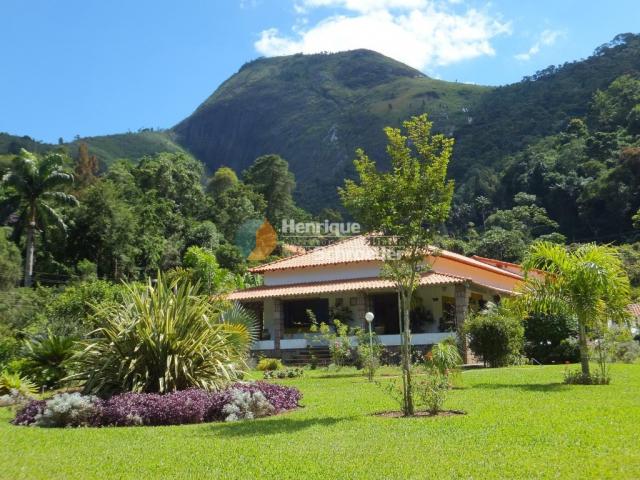 Sítio c/ casarão em teresópolis, 3 suítes, 3 salas, lagos e nascentes.