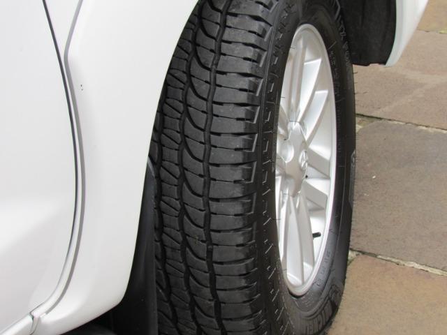 Hilux SW4 SRV 4x4 Aut / 7 Lug - 2015 - Foto 13