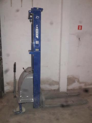 Empilhadeira semi eletrica LE 1034C Paletrans - Foto 3