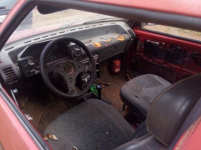 Vendo urgente uno parado carro 1990 - Foto 2