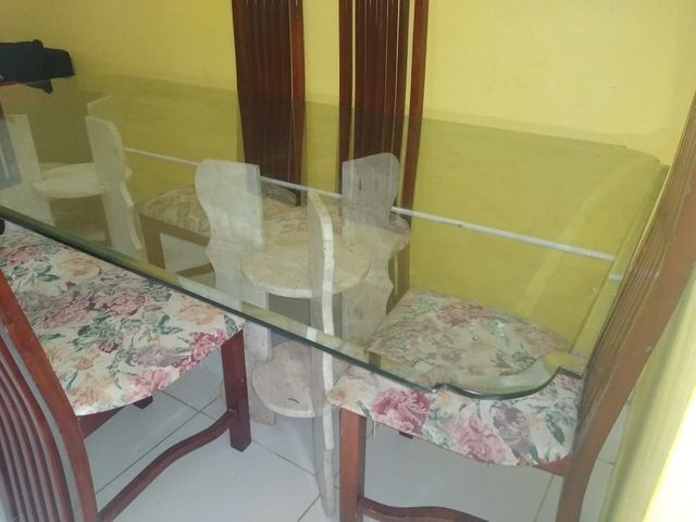 Mesa de vidro , com a base de mármore . - Foto 2