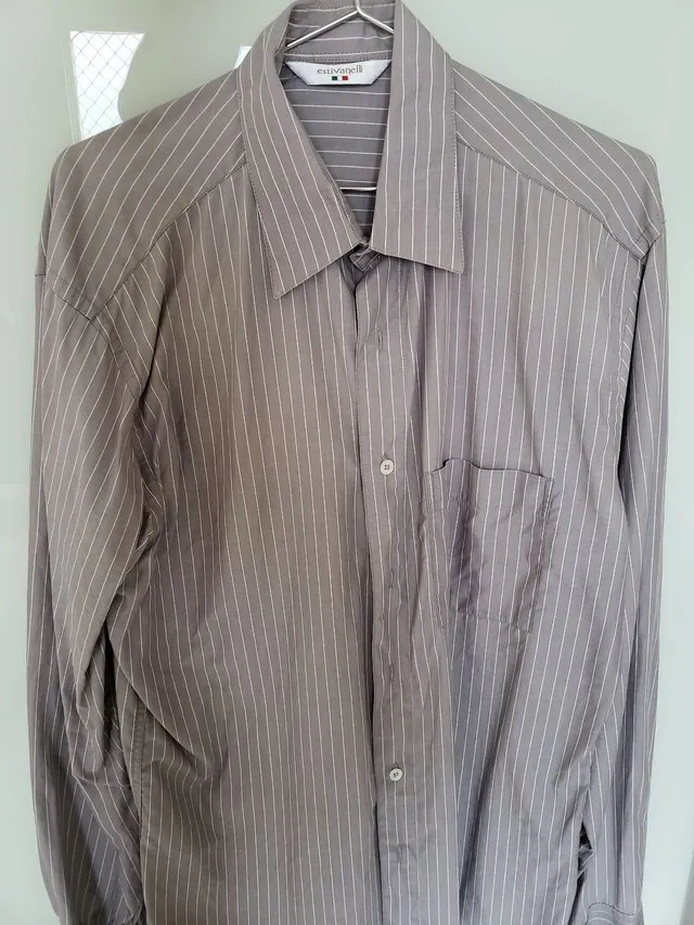 Camisa listrada cinza