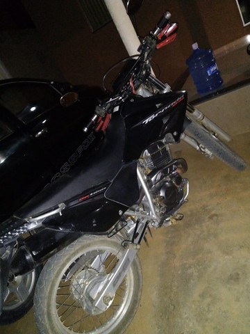 MOTO TORNADO 250 ANO 2005