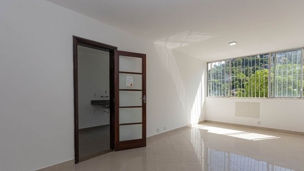 Apartamento para venda possui 80 metros quadrados com 3 quartos em Laranjeiras - Rio de Ja