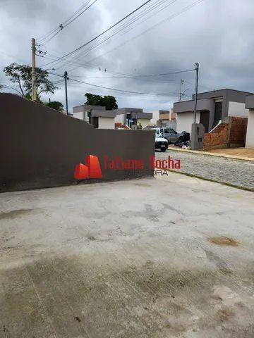 Alugo casa em condomínio no bairro Papagaio