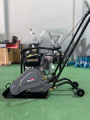 Placa compactadora e vibratória a gasolina 60kg Toyama - Loja/Nova