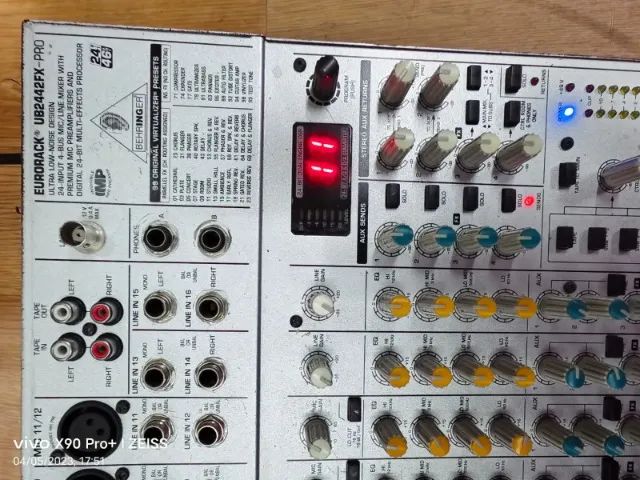 Mesa De Som Behringer Eurorack Ub2442fx-pro Funcionando 100% - Foto 5
