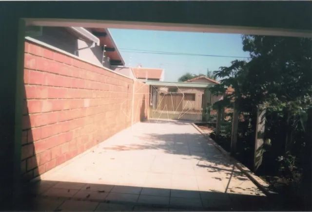 Venda de Casas / Padrão na cidade de Leme - Foto 2