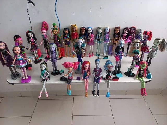 Lote de 13 bonecas Monster High