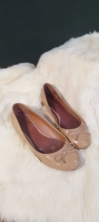 Sapatos baixo / sapatilha bege Schutz