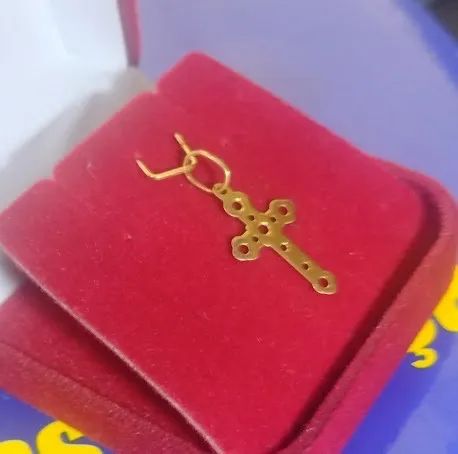 Pingente Cruz 20 mm Ouro 18 Kilates Peso 0.40 Grama                                        - Foto 4