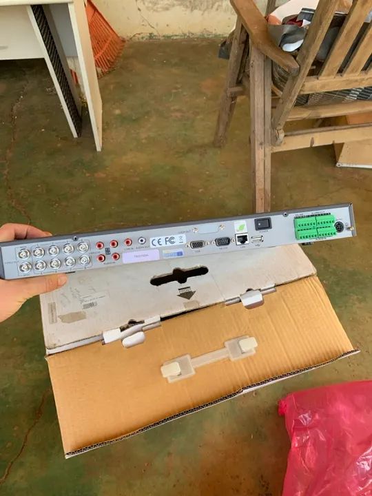 Dvr Hikvision DS-7208HVI-ST 8 canais novo - Foto 2