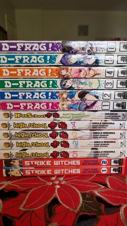 Lote de Mangás D-Frag!, High School e Strike Witches - LER ANÚNCIO 