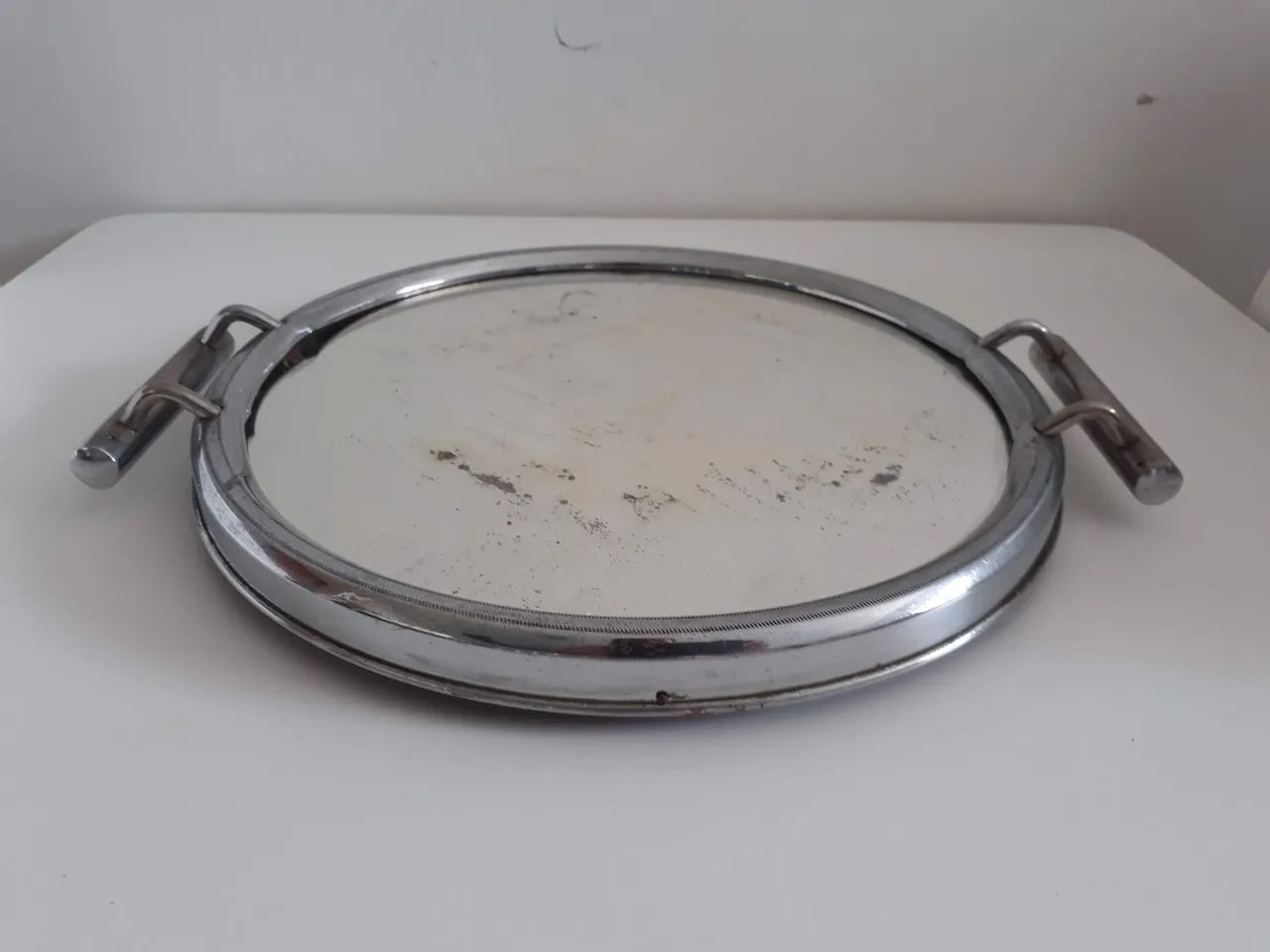 Bandeja antiga em vidro e madeira. - Foto 2