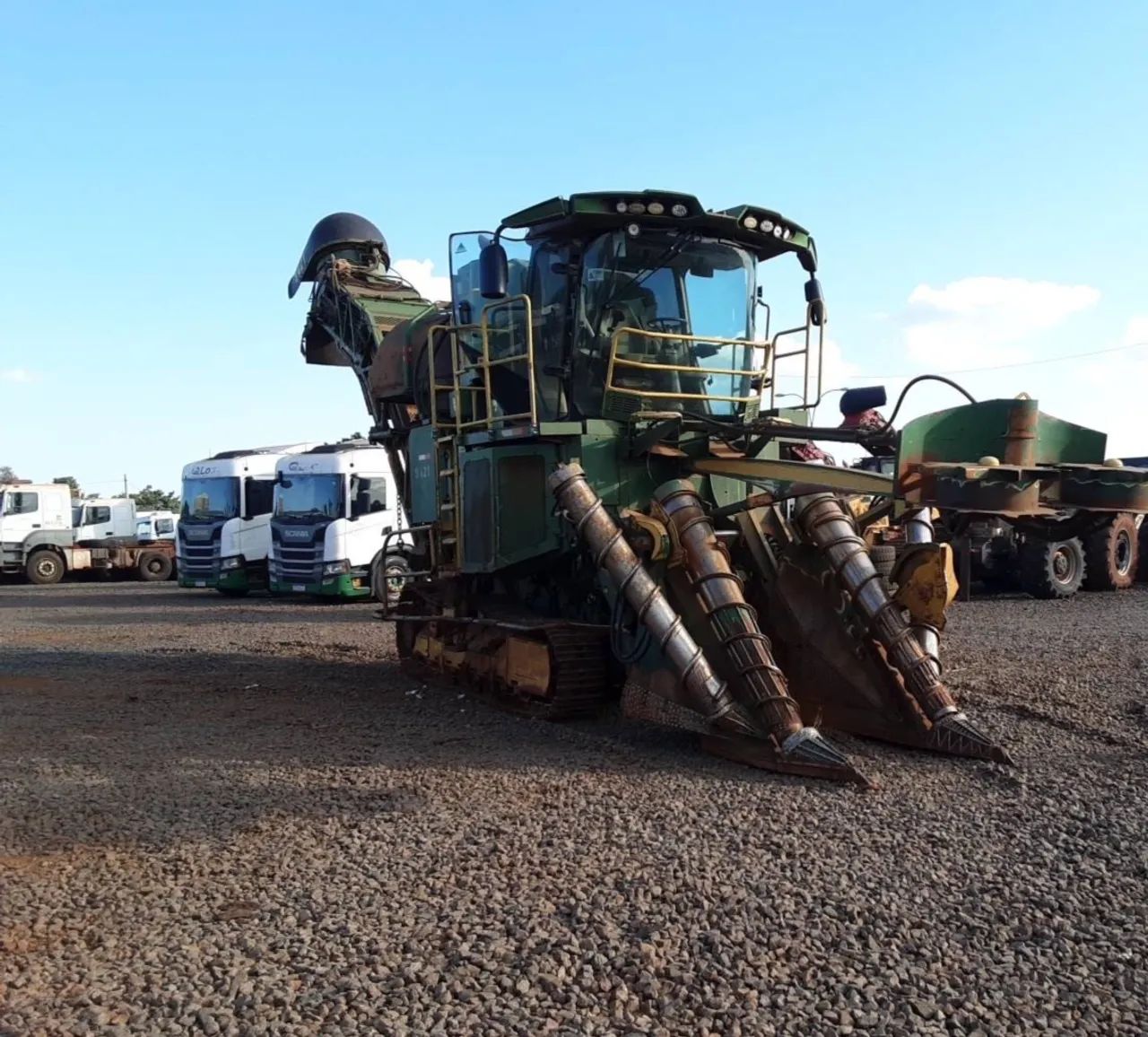 COLHEDORA DE CANA JOHN DEERE CH570 ano 2018 - Foto 2