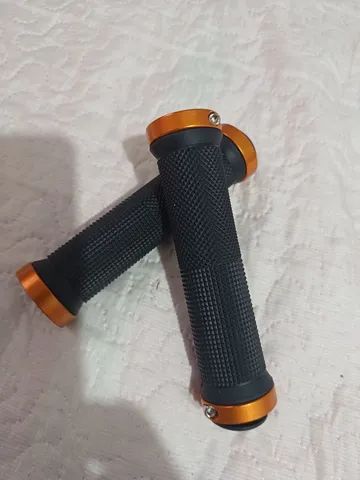 Kit dois pares de manoplas manoplas bike preto/ouro - Foto 3
