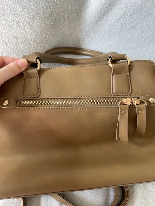 bolsa de mão bege com alça ajustável - Foto 3