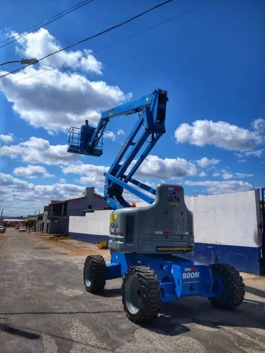PLATAFORMA ELEVATÓRIA ARTICULADA -LOCAÇÃO IMEDIATA 