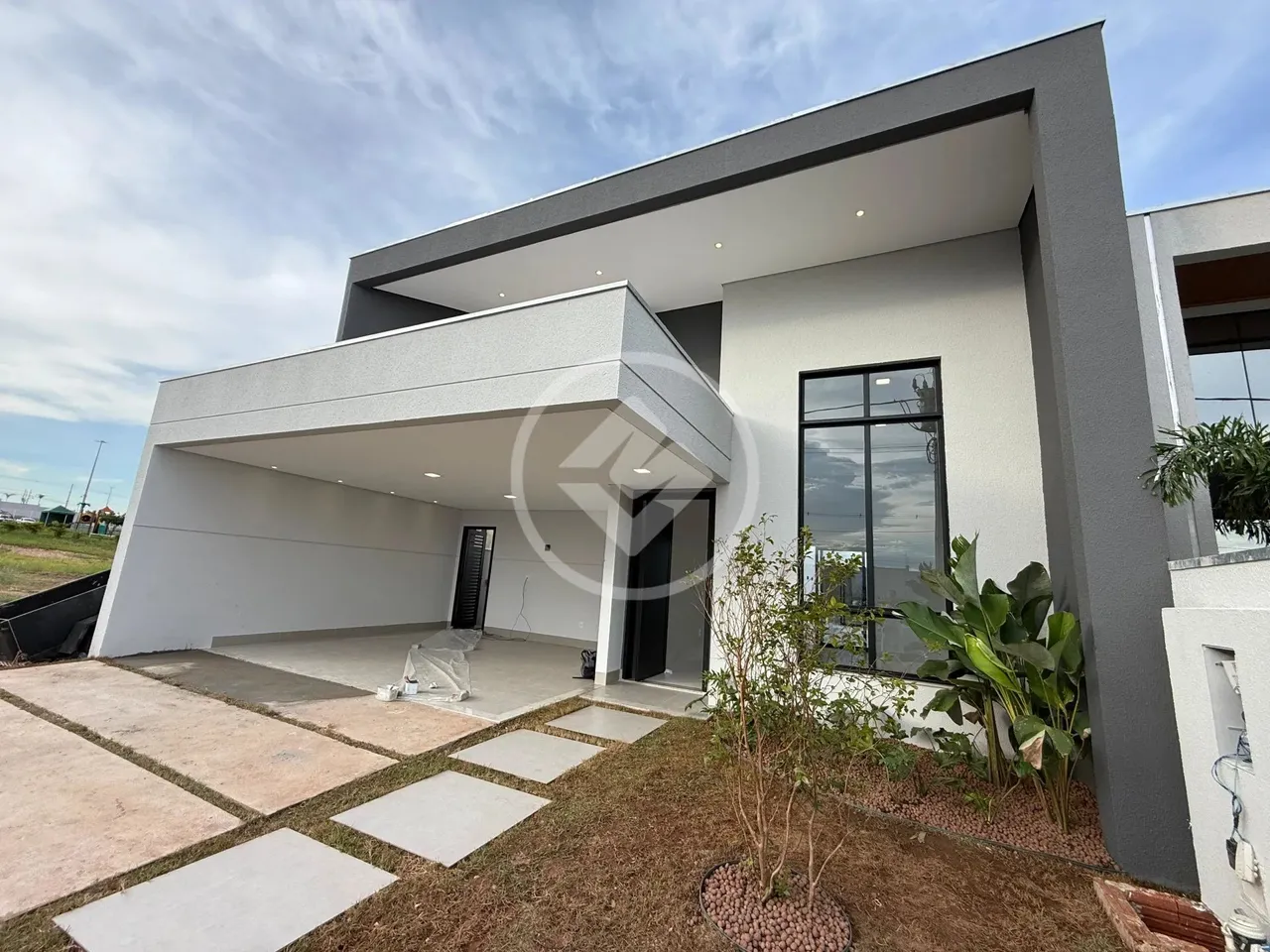 Casa Florais Safira 03 Suítes, sendo 01 Master com Closet e banheiro com 01 cuba e 01 duch
