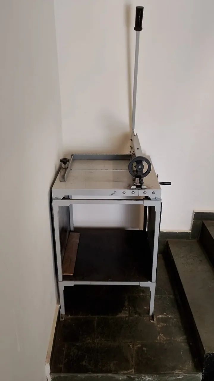 GUILHOTINA MANUAL 300FLS 43CM BOCA - Foto 3