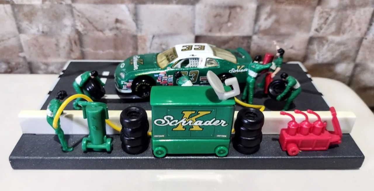 Miniatura Diorama Nascar Pit Crew Ken Schrader 1998 Hasbro 1/64 - Foto 4