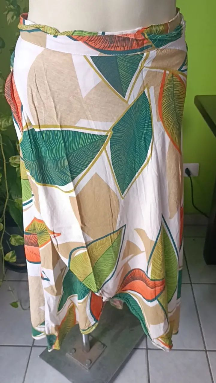 Saia envelope estampada com folhas - Tamanho Único. - Foto 3