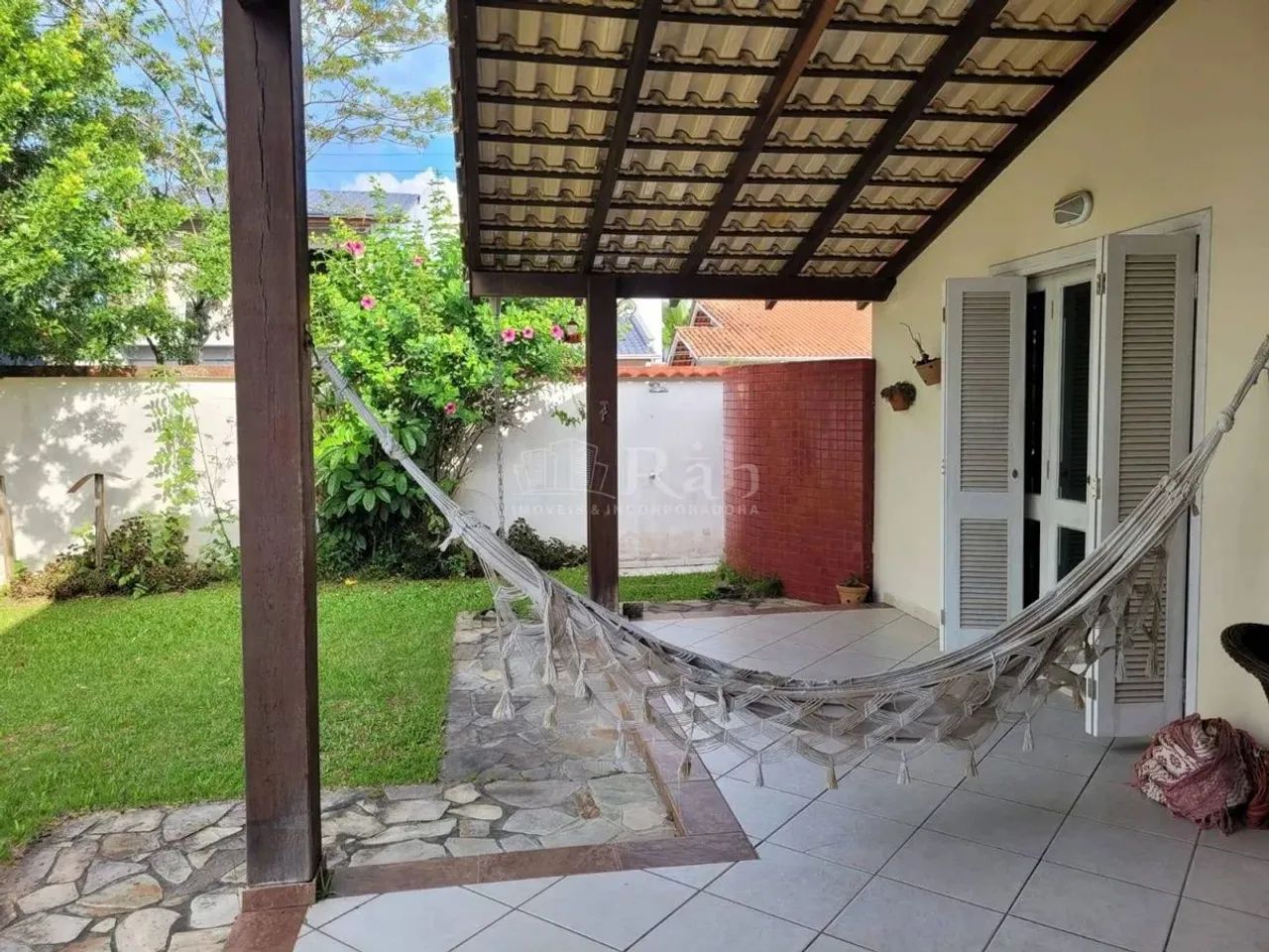 Casa 4 Dormitórios na Praia dos Amores em Balneário Camboriú