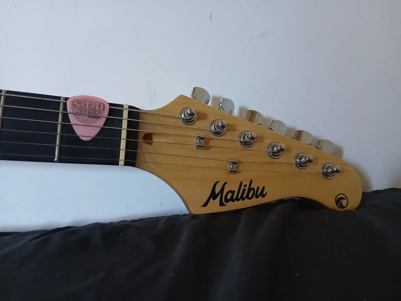 Strato Guitar Rosa Guitarra stratocaster rosa - Instrumentos musicais - Aristocrata, São ...
