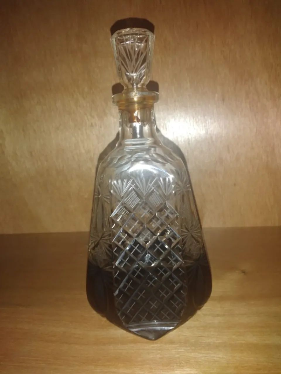 LICOREIRA/GARRAFA LAPIDADA ANTIGA PARA BEBIDAS 