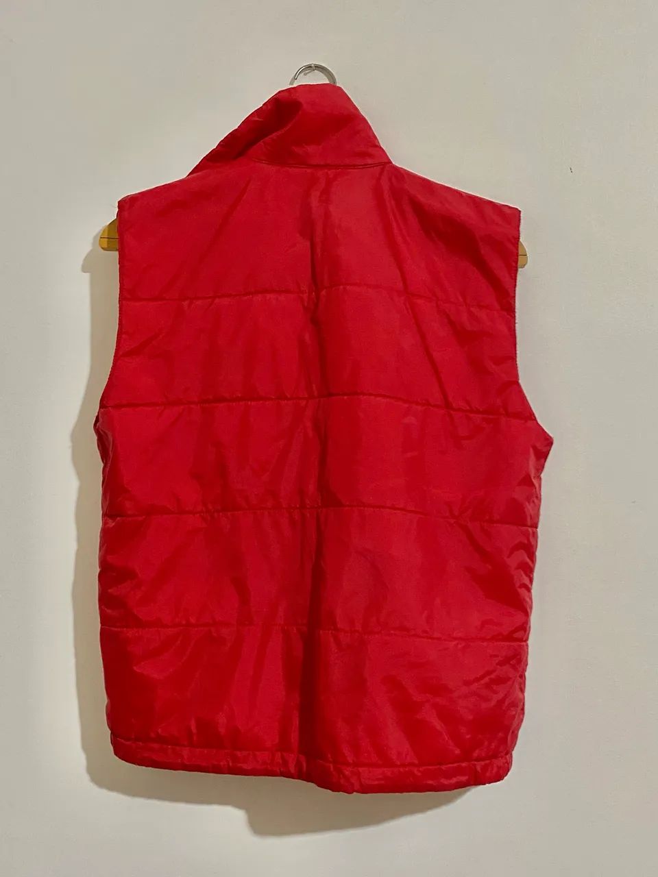 Colete de nylon  tamanho P, com forro macio, bolsos externos e internos - Foto 3