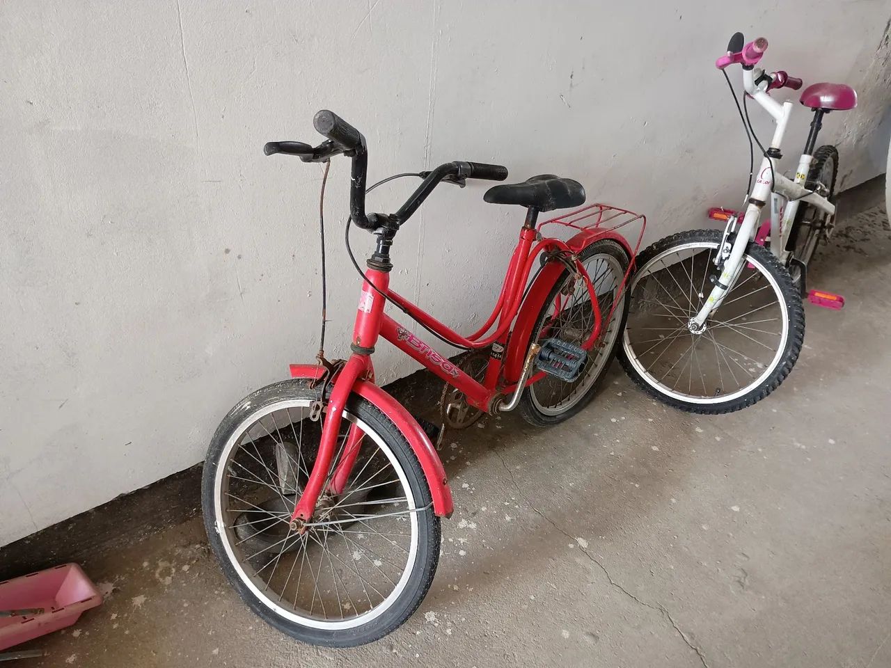 Duas linda bicicletas infantis