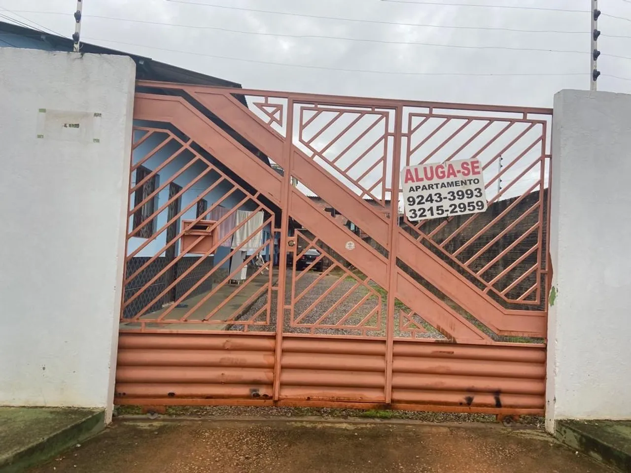 Aluga-se apartamento