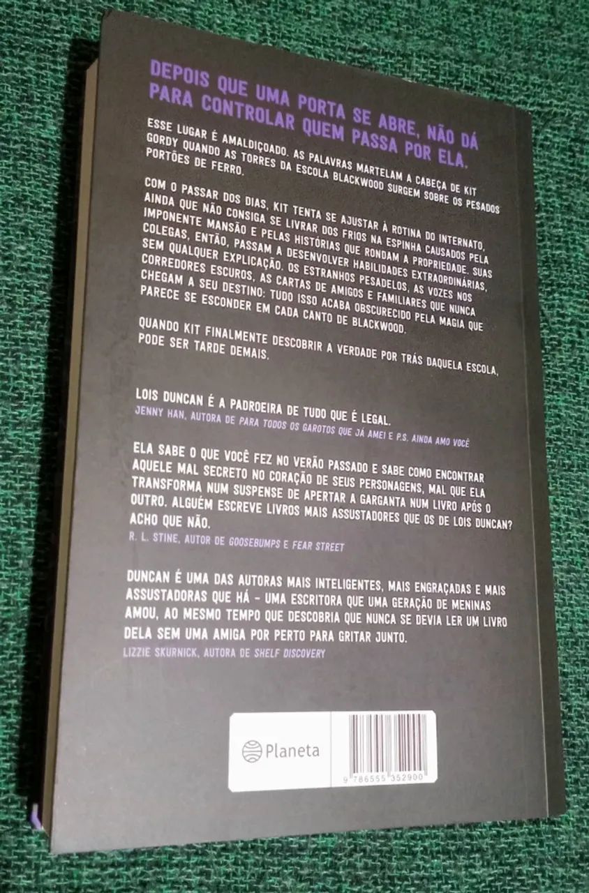 Livro Por um corredor escuro de Lois Duncan - Foto 3