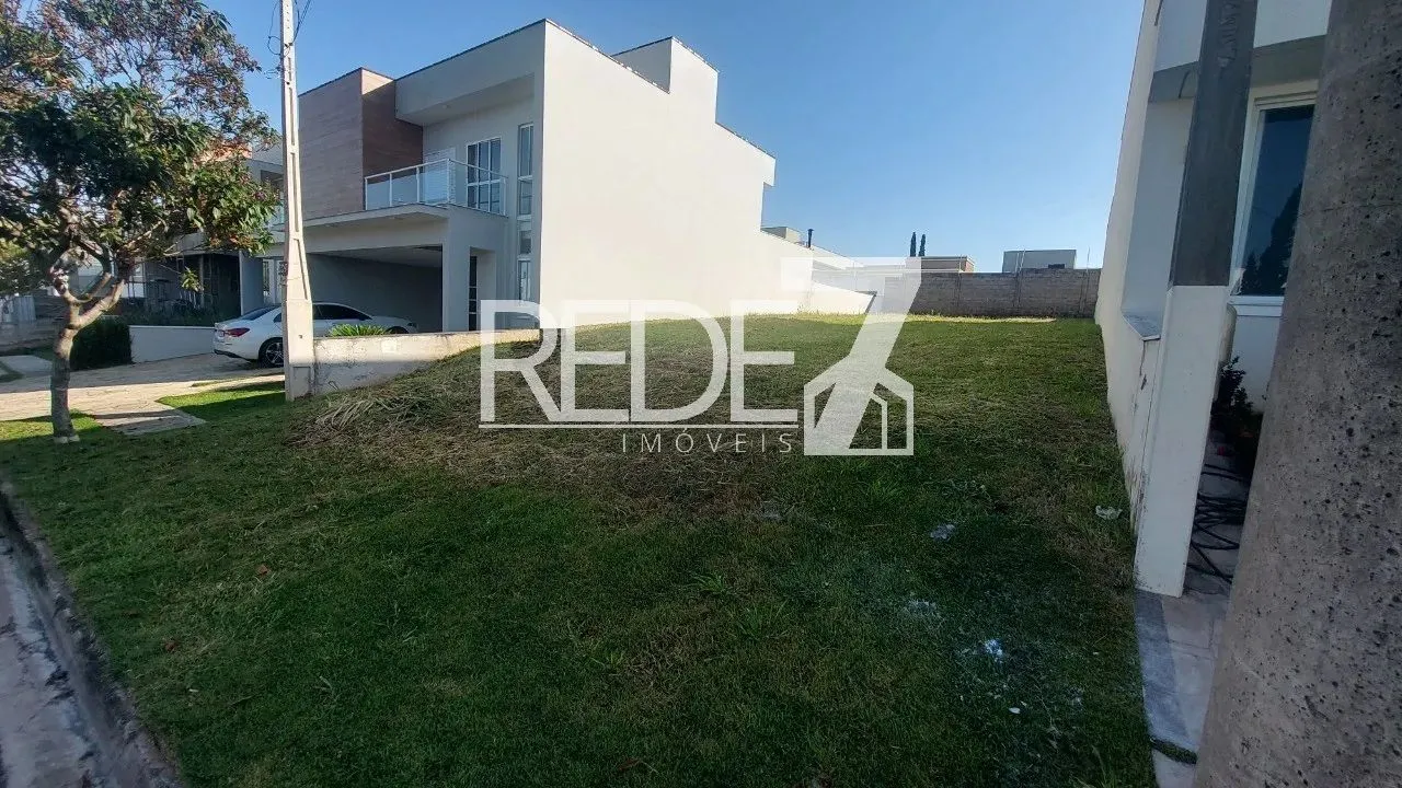 Terreno em Condomínio à Venda em Valinhos-SP - Bairro Roncáglia - Plano - 305m² de Área