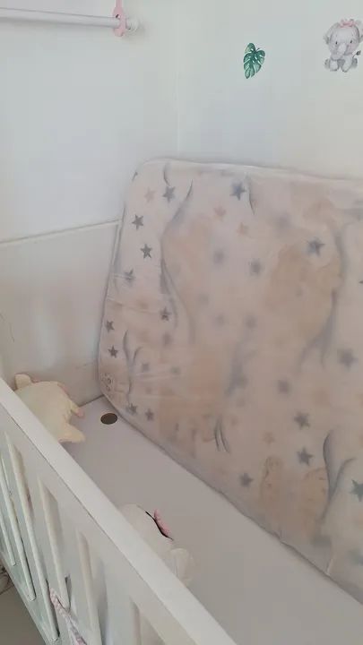 Berço semi novo com colchão e protetor de xixi - Foto 2