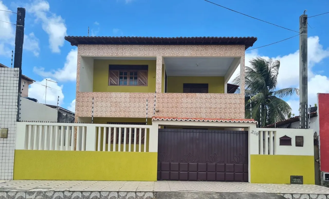 Sobrado para aluguel e venda possui 200 metros quadrados com 5 quartos