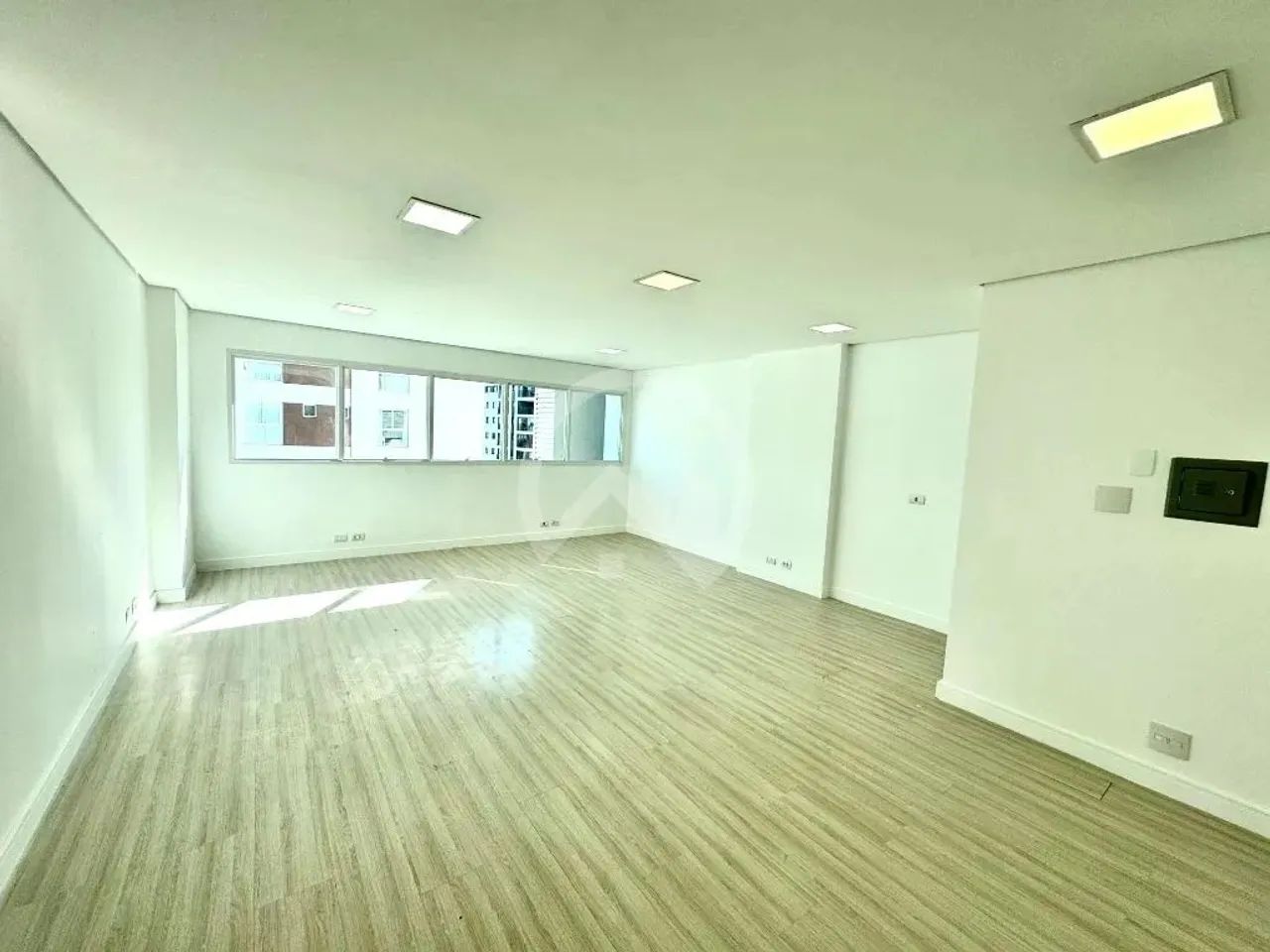 Locação de Comercial / Sala na cidade de Curitiba