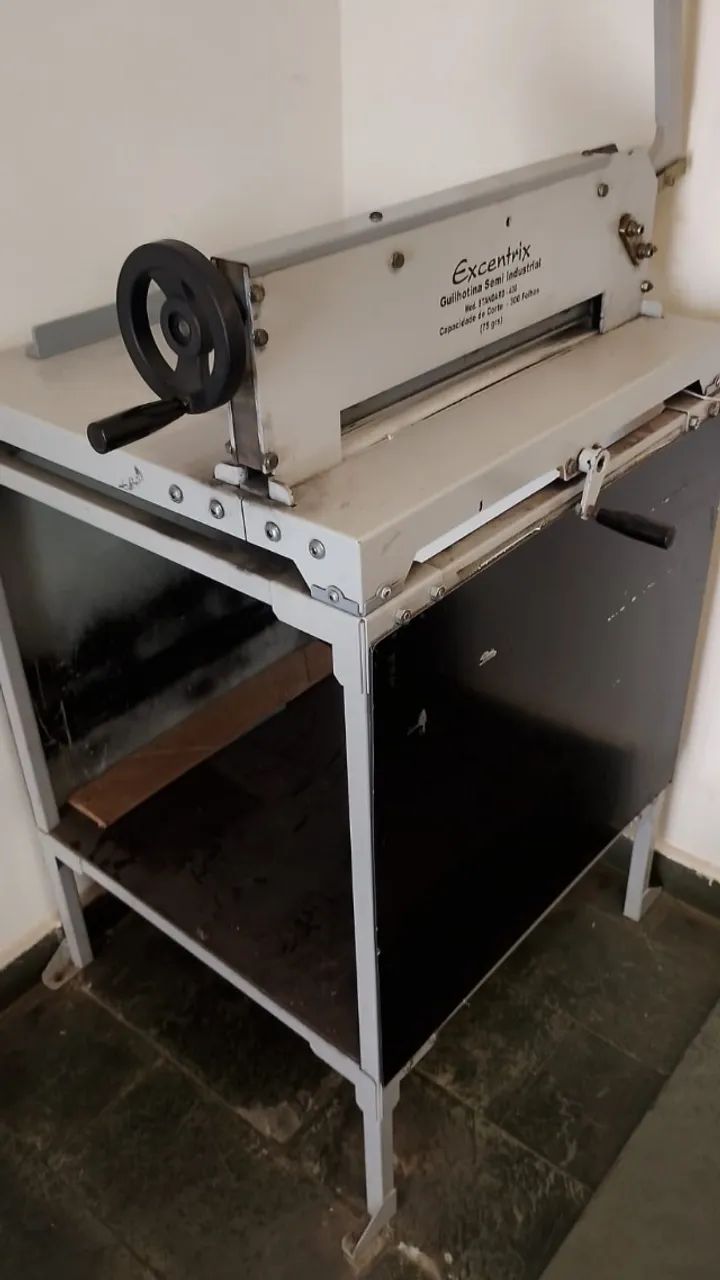 GUILHOTINA MANUAL 300FLS 43CM BOCA - Foto 5